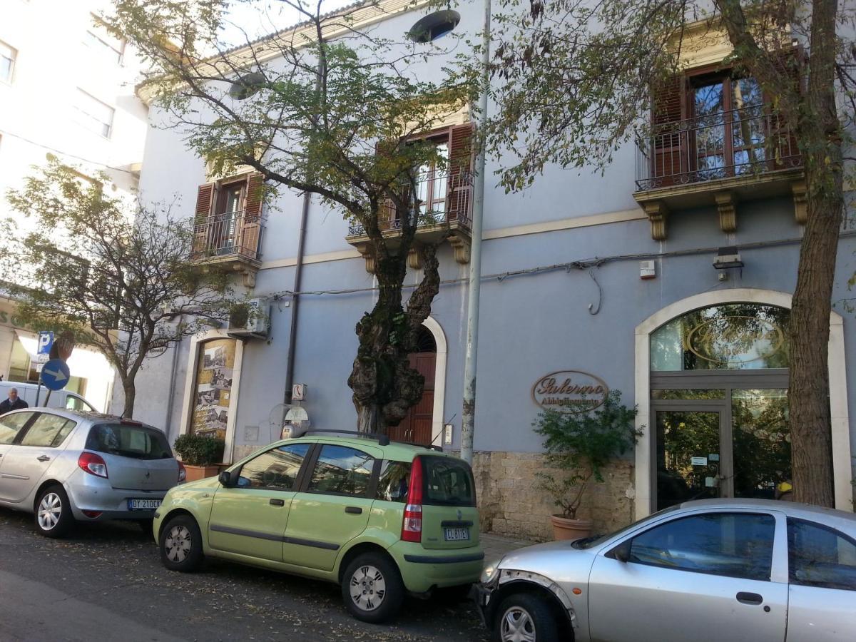 Palazzo Cosentino Bed & Breakfast Caltanissetta Ngoại thất bức ảnh
